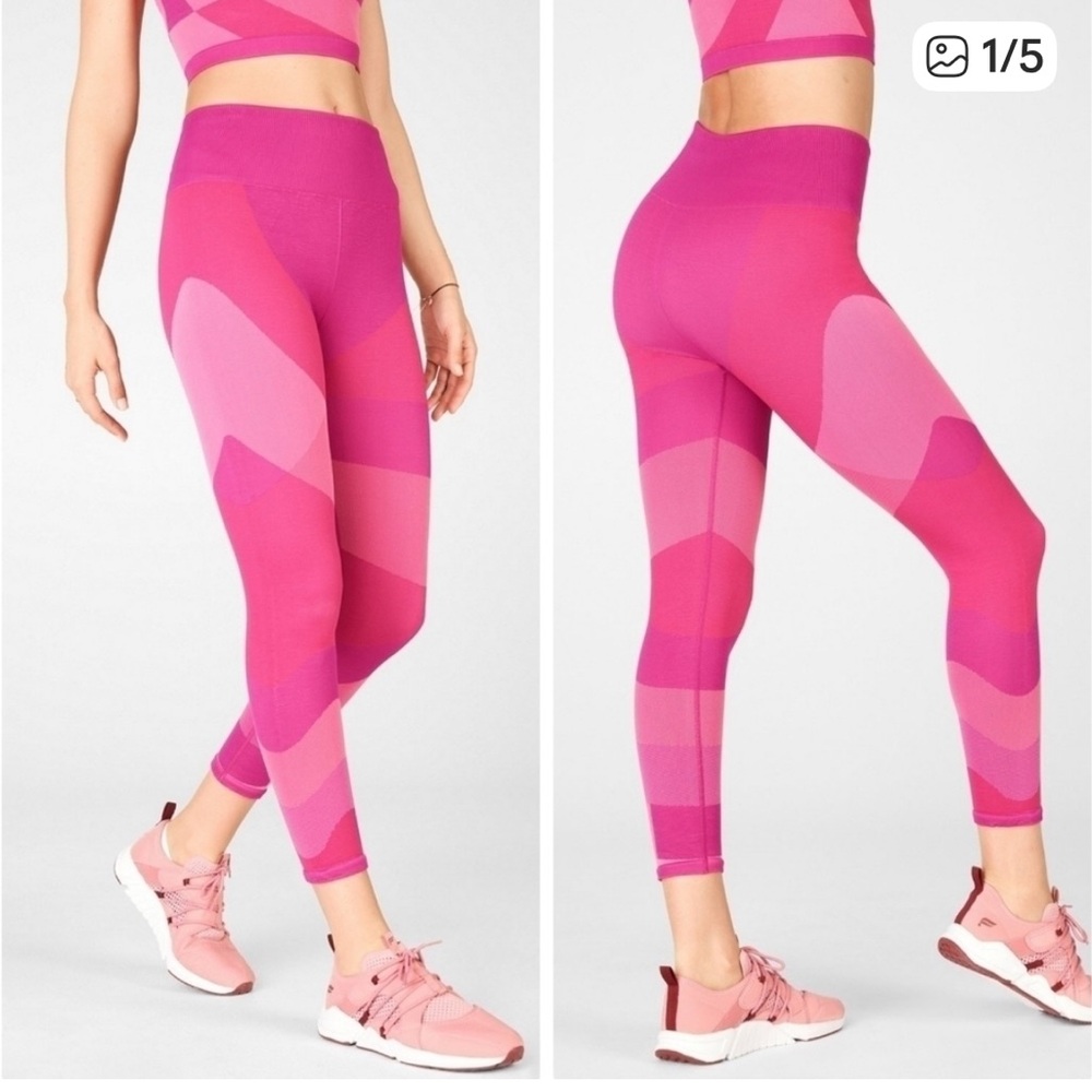 NWT! Fabletics high waisted, seamless, color block, Capri small